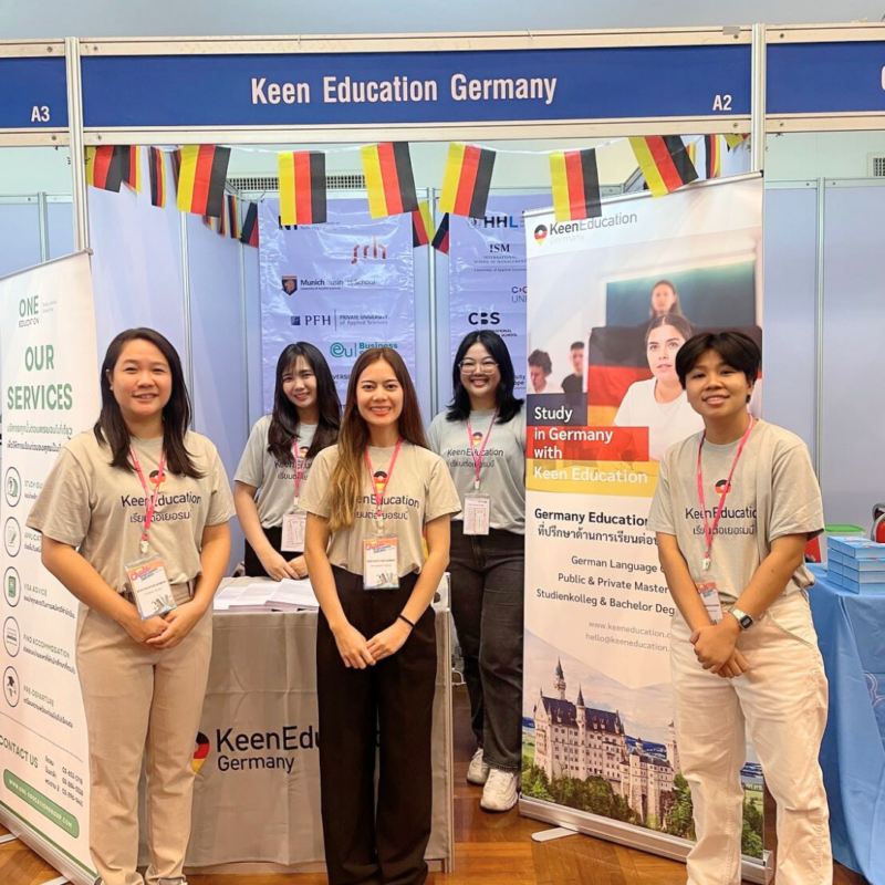 Student Germany Study Bachelor Germany Study Master Germany Learn German German Education Study in Germany Keen Education German Universities University Germany Study Munich Master Study Germany Berlin งาน Chula Study Abroad Fair 2024 มาเจอกับทีมงาน คีน เอ็ดดูเคชั่น ได้ที่งาน Chula Study Abroad Fair 2024 (CUSAF2024) สำนักบริหารวิรัชกิจและเครือข่ายนานาชาติ จุฬาฯ ได้จัดงานแฟร์เรียนต่อต่างประเทศ คีน เอ็ดดูเคชั่น ได้รับความไว้วางใจจากโรงเรียนภาษาและมหาวิทยาลัยในเยอรมนีมากกว่า 30+ คีน เอ็ดดูเคชั่น เราเป็นเอเจนซี่ที่ปรึกษาด้านการเรียนต่อประเทศเยอรมนีโดยเฉพาะ เราจึงมีความเชี่ยวชาญ รู้ลึก รู้จริง สำหรับการให้คำปรึกษาในด้านการเรียนต่อที่ประเทศเยอรมนี - ไม่ว่าจะเป็นการไปเรียนหลักสูตรภาษาระยะสั้น, ระยะยาว หรือหลักสูตรปริญญาตรี, ปริญญาโท คีน เอ็ดดูเคชั่น ได้รับความไว้วางใจจากโรงเรียนภาษาและมหาวิทยาลัยในเยอรมนี เราเป็นตัวแทนอย่างเป็นทางการ (Official Partner) กับโรงเรียนภาษาและมหาวิทยาลัยทั่วประเทศเยอรมนีมากกว่า 30+ จึงช่วยให้นักเรียนมีตัวเลือกที่หลากหลาย ซึ่งเป็นโรงเรียนภาษาและมหาวิทยาลัยที่ได้รับการรับรองจากรัฐบาลเยอรมัน มีคุณภาพ และเชื่อถือได้ค่ะ เรียนภาษาเยอรมันในไทย เรียนภาษาเยอรมันที่เยอรมนี เรียนภาษาเยอรมันกับ คีน เอ็ดดูเคชั่น ลิสต์มหาวิทยาลัยในเยอรมนี ที่กพ ไทยรับรอง มีคุณภาพ เชื่อถือได้ อยากรู้เรื่องการเรียนในเยอรมนี ถามเราได้เลย: สามารถติดต่อได้ทุกช่องทาง สะดวกและรวดเร็ว คุยกันได้ อยากได้ข้อมูลอะไรในเยอรมนี คีน เอ็ดดูเคชั่น จัดให้!! ปรึกษาฟรี แถมบริการฟรีด้วยจ้า รีวิวนักเรียนคีน คีนออกบูธ งานอีเว้นท์ งานเรียนต่อต่างประเทศ งานเรียนต่อนอก จุฬาลงกรณ์มหาวิทยาลัย ประเทศเยอรมนี เรียนต่อเยอรมนีกับคีน เอ็ดดูเคชั่น keen germany german เอเจนซี่เรียนต่อเยอรมัน เรียนต่อเยอรมนี เรียนต่อเยอรมัน เรียนต่อต่างประเทศ เรียนต่อนอก ปรึกษาฟรี ไม่มีค่าบริการเอเจนซี่